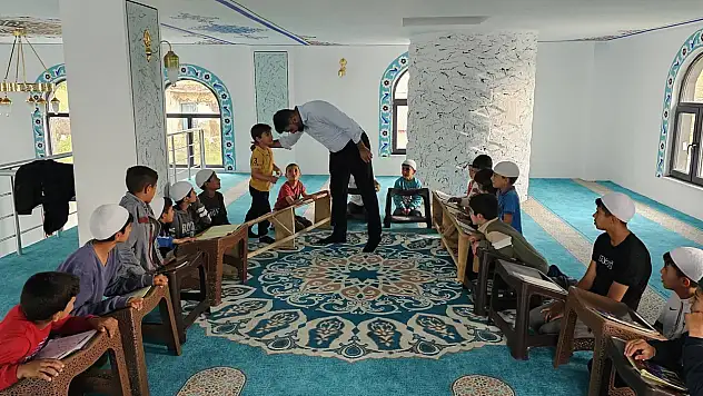 Taşlıçay Müftüsü Yusuf Özmen'den Yaz Kur'an Kurslarına ziyaret
