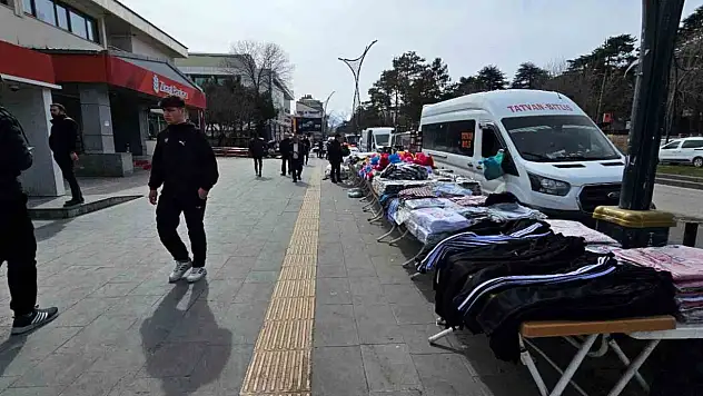 Tatvan çarşısında bayram alışverişi coşkusu