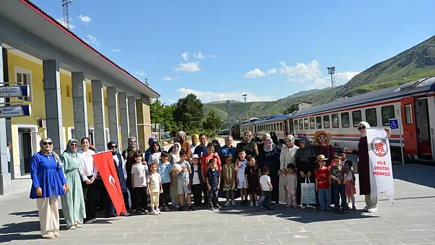 Tatvan'da anneler ve çocukları ilk kez tren yolculuğu heyecanı yaşadı
