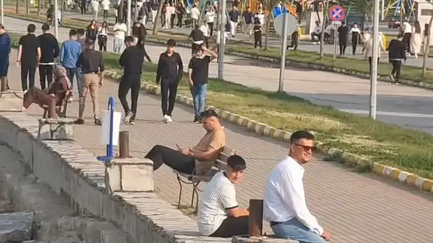 Tatvan'da Bayram Tatili Sahilde Yoğunluk Yarattı