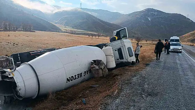 Tatvan'da beton mikseri şarampole yuvarlandı: 1 yaralı