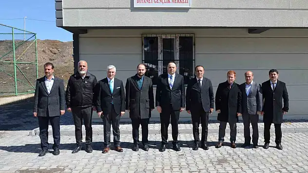 Tatvan'da cami ve gençlik merkezine kaymakamdan destek