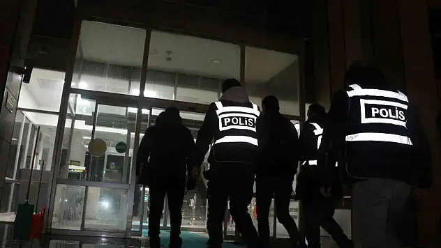 Tatvan'da hırsızlık suçundan aranan şahıs yakalandı