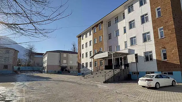 Tatvan'da okulda veli şiddeti