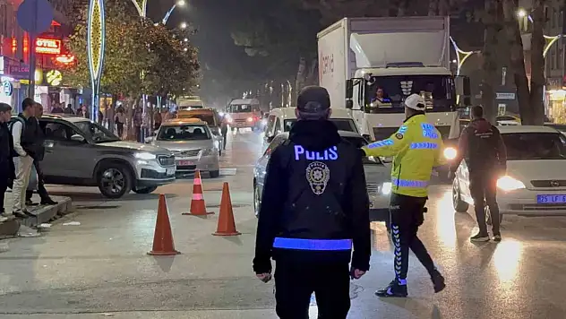 Tatvan'da Şok Uygulama: 953 Kişi Sorgulandı, 2 Yoklama Kaçağı Yakalandı