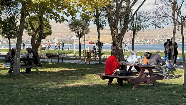Tatvan'da Sonbahar Güneşi: Piknik ve Eğlence Dolu Bir Hafta Sonu