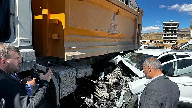 Tatvan'da trafik kazası: 3 yaralı, yeni yolun açılması bekleniyor