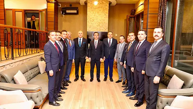 Tatvan'da Vali Karakaya, Yeni Atanan Yöneticileri Moral Yemeğiyle Ağırladı