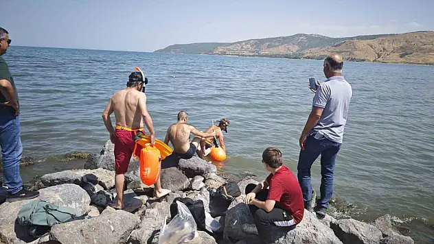 Tatvan'da Yüzücülerden Zafer Bayramı'na Özel 6 Kilometre Kulaç