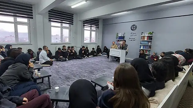 Tatvan Fen Lisesi'nde Gençlere Yönelik Anlamlı Seminer