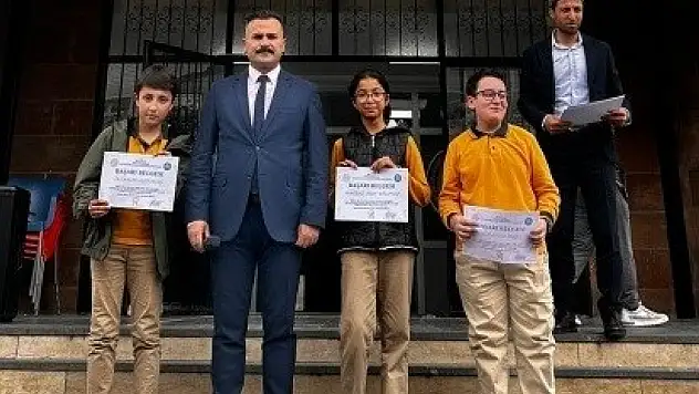 Tatvan Sultan Alparslan İmam Hatip Ortaokulu'ndan Üç Öğrenci Tam Puanla Dikkat Çekti!