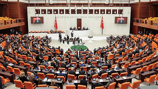 TBMM'de sert tartışmaların ardından bütçe geçti