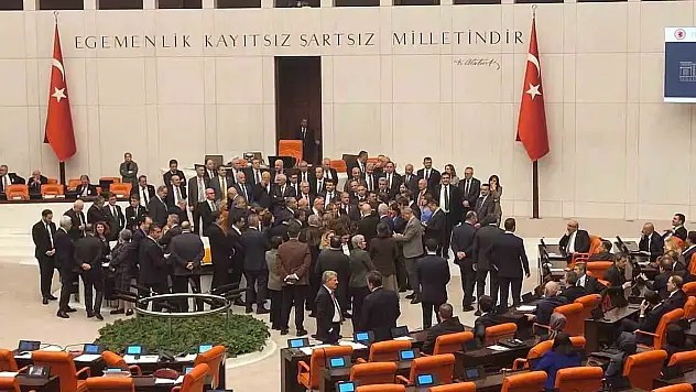 TBMM'de yoklama sırasında kriz çıktı
