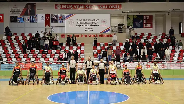 Tekerlekli sandalye Basketbol Ligi'nde Muş BESK zirveye koşuyor