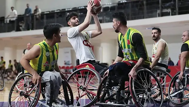 Tekerlekli sandalye basketbolunda Muş'un yıldızı parladı