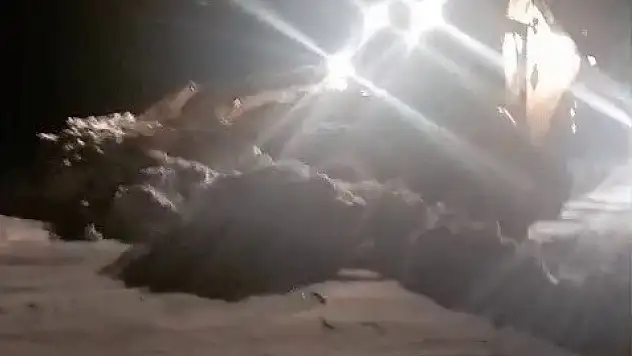 Tekman'da Yoğun Kar Yağışı Yolları Kapadı, Ekipler Seferber Oldu