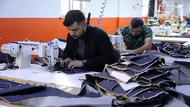 Terör nedeniyle göç ettiği memleketi Bitlis'e fabrika kurdu, 190 kişiye istihdam sağladı