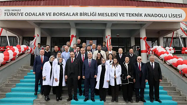 Ticaret Bakanı Bolat Ağrı'da TOBB Mesleki ve Teknik Lisesi'nin açılışını yaptı