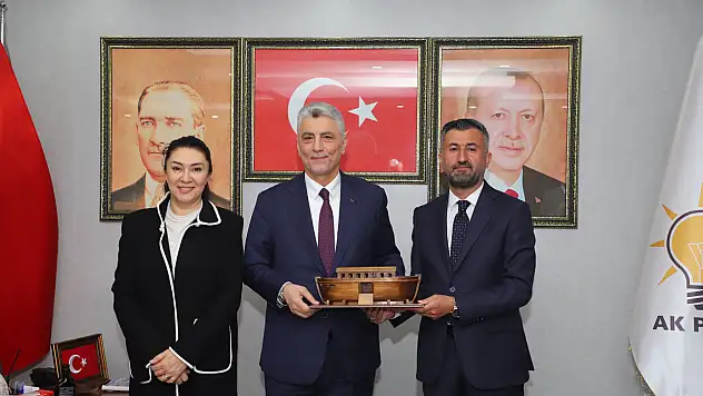 Ticaret Bakanı Ömer Bolat AK Parti Ağrı İl Başkanlığı'nı ziyaret etti
