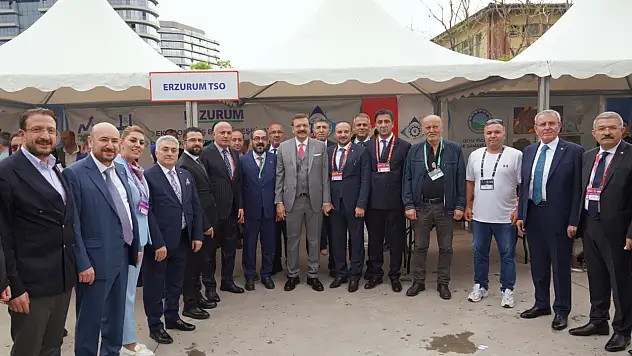 TOBB Başkanı Hisarcıklıoğlu, ETSO Standını Ziyaret Etti