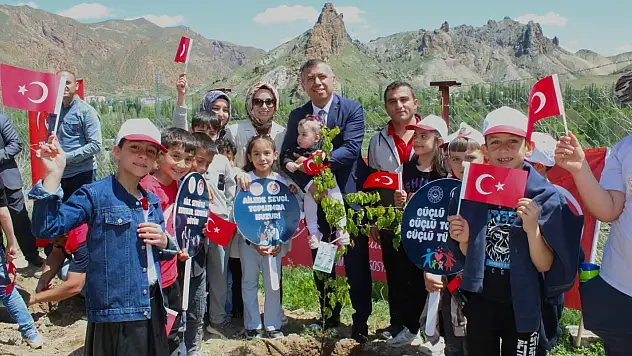 Tortum'da Her Yeni Bebek İçin Bir Fidan Dikiliyor