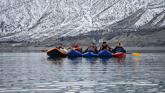 Tortum Gölü'nde kano ve müzikle unutulmaz bir gün yaşandı