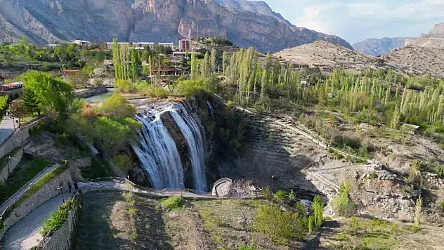 Tortum Şelalesi baharla birlikte coşmaya hazırlanıyor