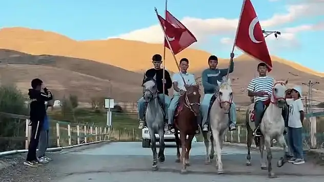 Tuğgeneral Avkıran, Ulupamir Mahallesi'nde gençlerle buluştu, vatandaşların taleplerini dinledi