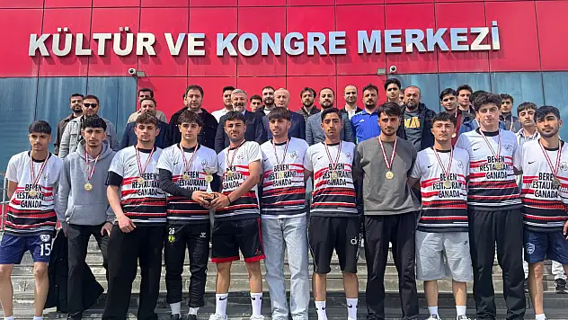 Gençlik Futbol Turnuvası şampiyonları ödüllerine kavuştu