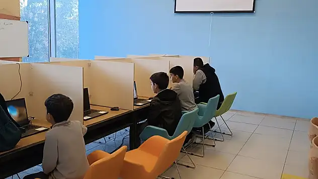 TÜGVA Ağrı'dan gençlere yeni fırsat: İnovasyon dersleri başladı