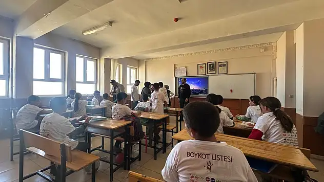 TÜGVA Ağrı'dan öğrencilere motivasyon dolu ziyaret