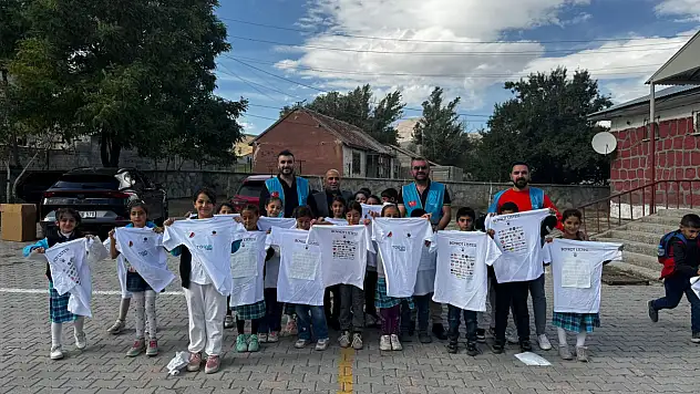 TÜGVA'dan Eleşkirtli öğrencilere sürpriz ziyaret