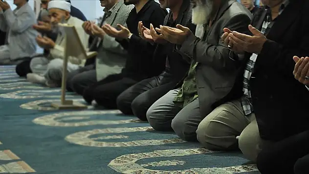 Tüm camilerde Filistin için dua edilecek