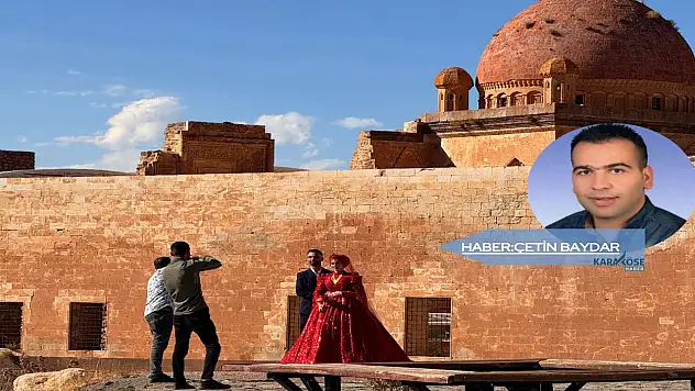 Turistlerin gözdesi olan saray, bu kez çiftlerin uğrak noktası oldu