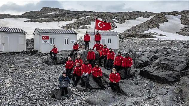 Türk bilim insanları kutuplarda hangi sırların peşinde?