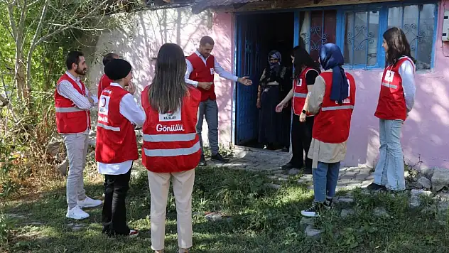 Türk Kızılay Ağrı Şubesi gönülleri ziyaretlerle ısıtıyor