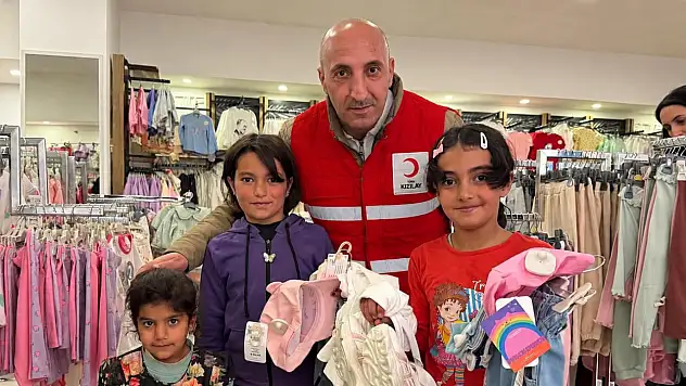 Türk Kızılayı çocukların bayram hayalini gerçekleştirdi