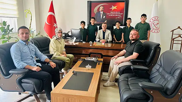 Türkiye arenasında parlayan Patnoslu öğrenciler Müdür Zorlu'yu ziyaret etti