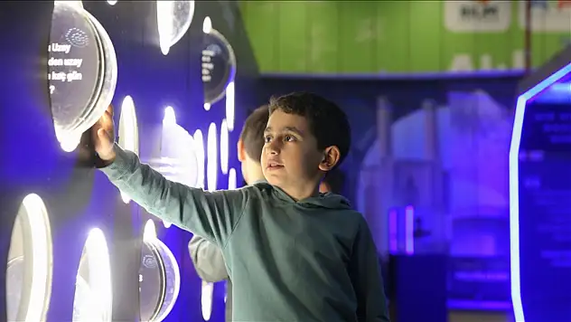 Türkiye'nin uzay serüveni Erzurum'da çocuklarla buluştu