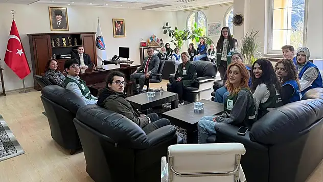 Türkiye Yeşilay Cemiyeti Erzurum Şubesi Heyeti, Kaymakam Fikri Badioğlu'nu Ziyaret Etti