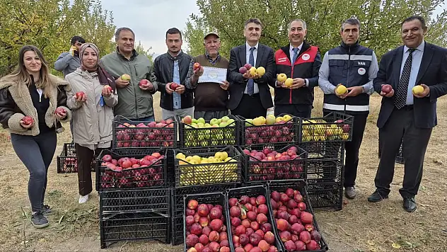 Tuşba Halkalı Mahallesi Üreticisi Mehmet Şirin Acar'a EKÜY Projesi Kapsamında Sertifika Verildi