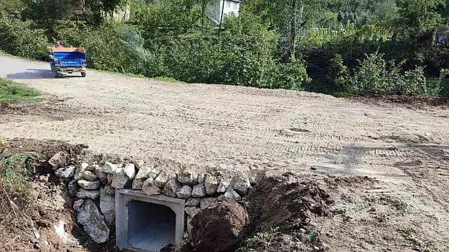 Tutak Ahmetabat Köyü'ne Menfez Yapılıyor: Ulaşım Güvenliği Artacak