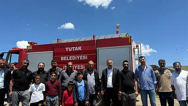 Tutak Belediye Başkanı Fevzi Sayan yangın mağduru aileyi ziyaret etti
