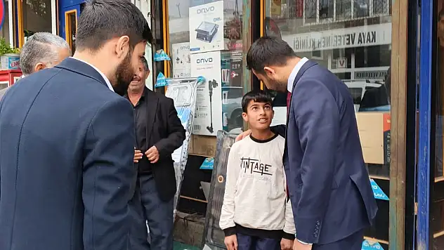 Tutak'ın yeni müftüsü Biçer esnafla bir araya geldi