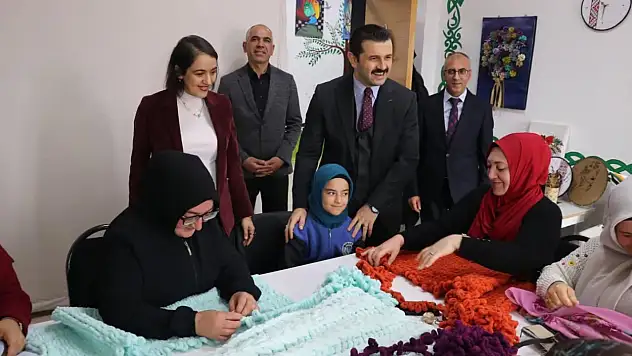 Tutak Kaymakamı Coşkun, Aile Destek Merkezi'ndeki çalışmalar hakkında bilgi aldı