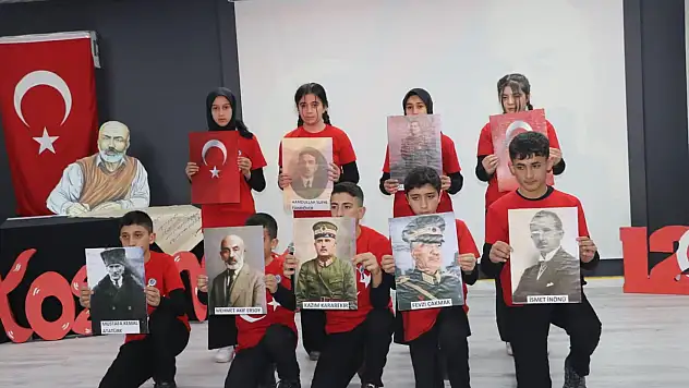 Tutak'ta 12 Mart programı duygu dolu anlara sahne oldu