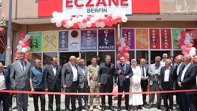 Tutak'ta Berfin Eczanesi hizmete açıldı