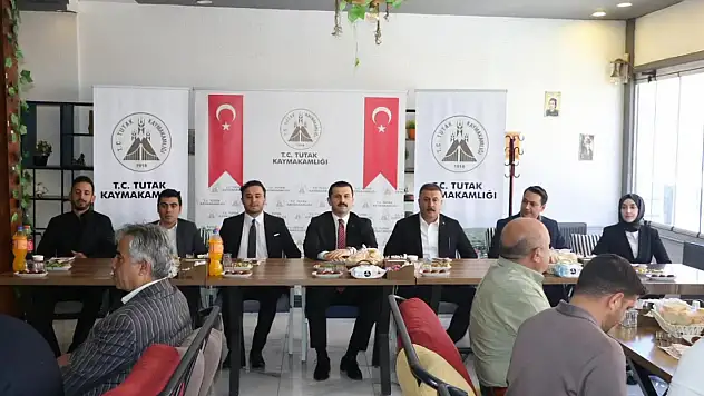 Tutak'ta görev yeri değişen hakim, savcı ve müftü için veda programı düzenlendi