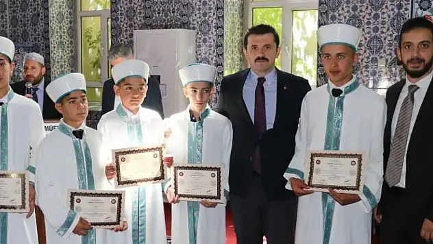 Tutak'ta hafızlar belgelerini aldı