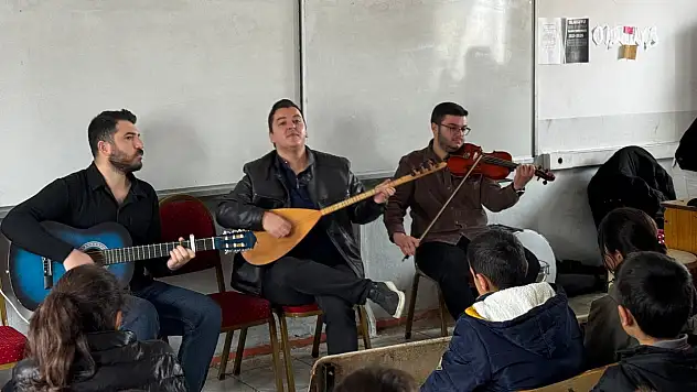 Tutak'ta müzik öğretmenlerinden köy okullarına sanat yolculuğu